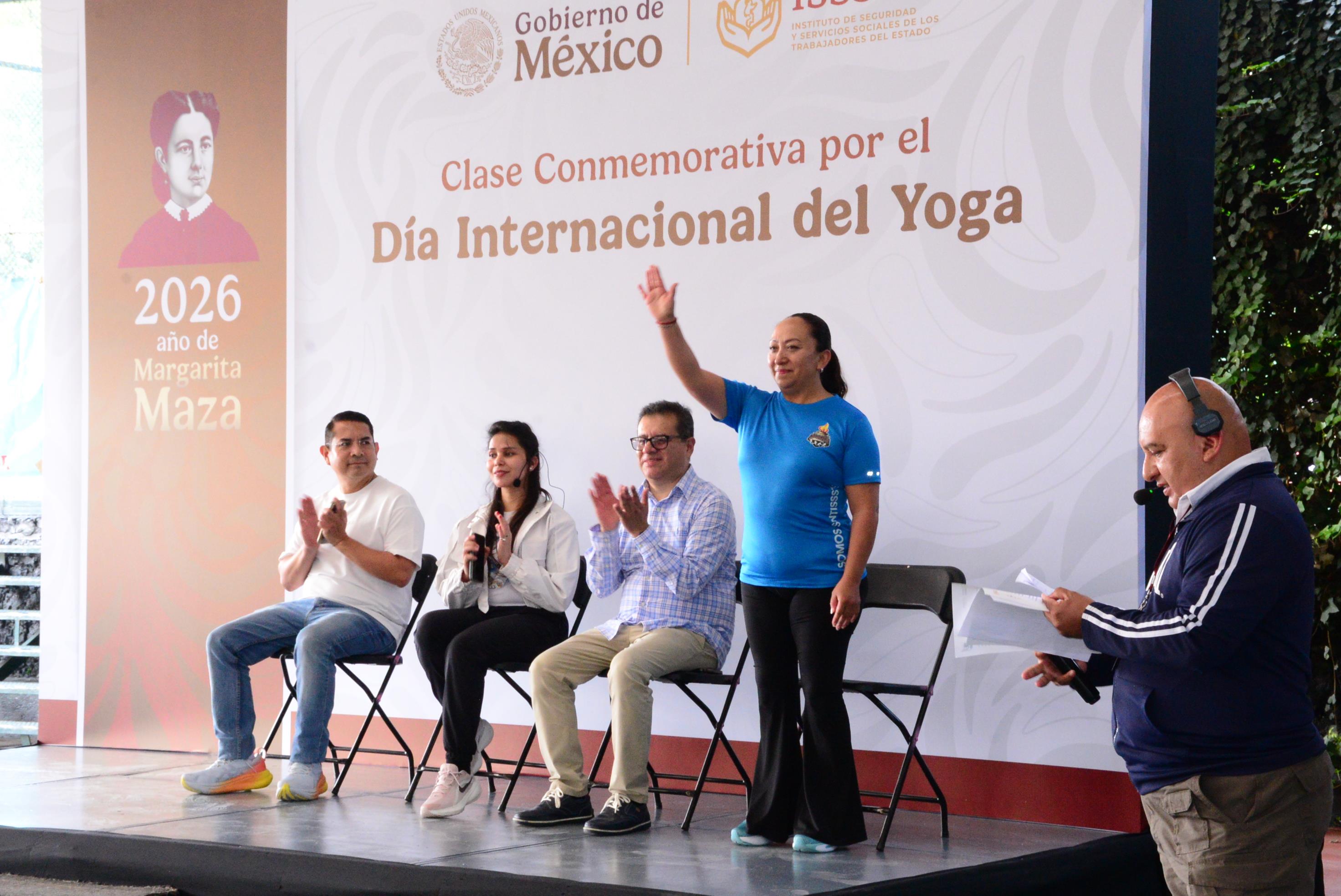 Clase Conmemorativa Por el “Día Internacional Del Yoga”, en el Centro Social, Cultural y Deportivo del SNTISSSTE